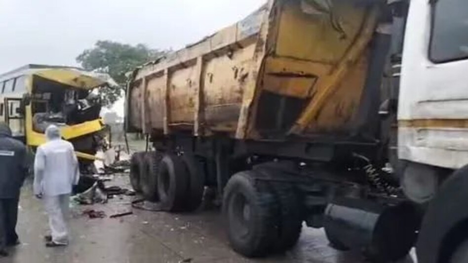 प्रधानमंत्री की सभा में जा रहे तीन लोगों की सड़क हादसे में मौत, छह अन्य घायल प्रधानमंत्री की सभा में जा रहे तीन लोगों की सड़क हादसे में मौत, छह अन्य घायल