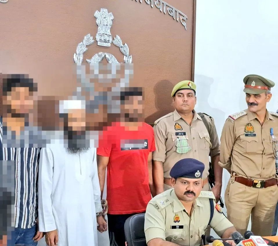 गाजियाबाद में एक और धर्मांतरण रैकेट का भंडाफोड़, धर्मांतरण के 7 मामले आए सामने, 3 गिरफ्तार गाजियाबाद में एक और धर्मांतरण रैकेट का भंडाफोड़, धर्मांतरण के 7 मामले आए सामने, 3 गिरफ्तार