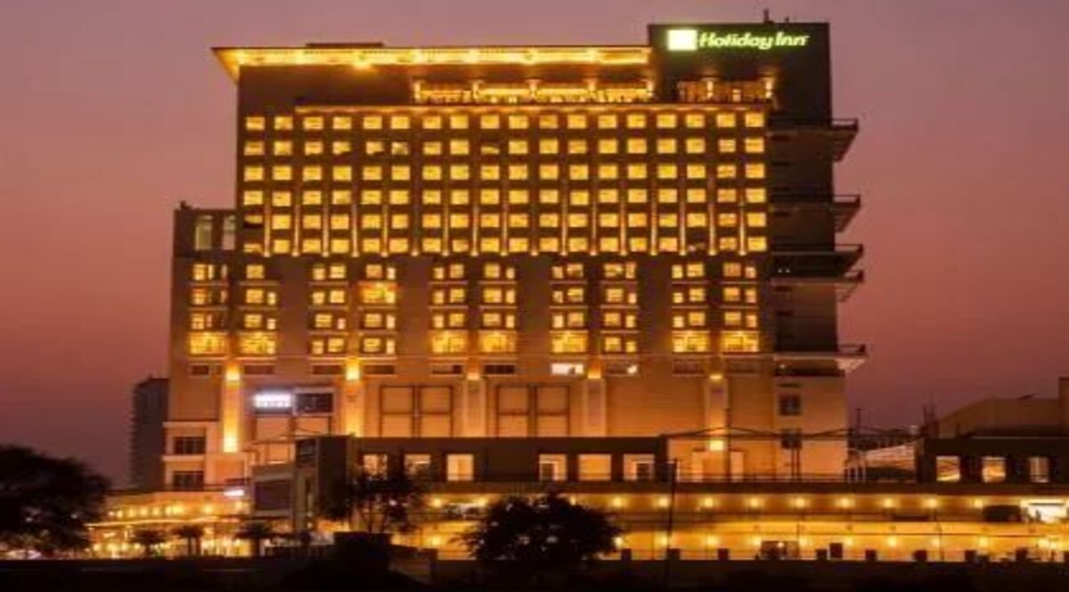 दिल्ली के एक 5 स्टार होटल में मिली महिला की लाश! युवती का शव वाटर स्प्रिंकलर से लटका मिला Delhi Dead Body of a Girl Found in Hotel