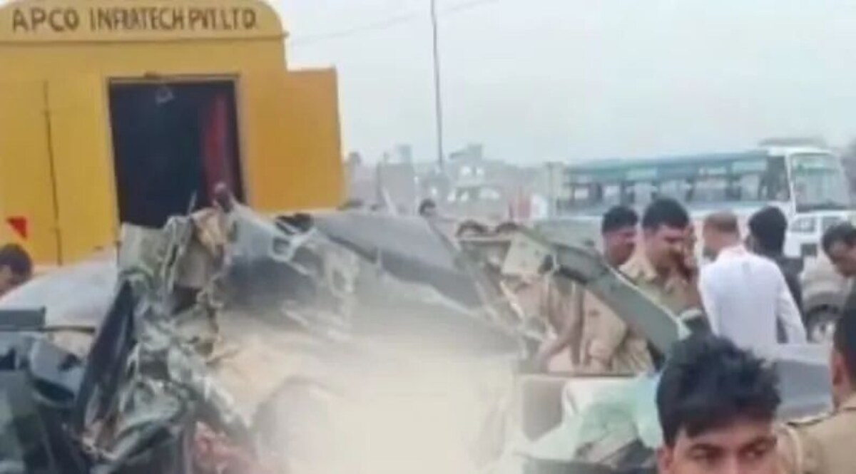 एक्सीडेंट का Live Video देखिए, स्कूल बस और कार में टक्कर, छह की मौत Delhi-Merrut Expressway Accident update