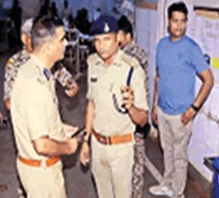 MP के पूर्व DGP सुरेंद्र सिंह यादव की नातिन का दिनदहाड़े मर्डर, मारने आए थे दूसरी लड़की को, निशाना चूकने से हुई सनसनीखेज हत्या MP के पूर्व DGP सुरेंद्र सिंह यादव की नातिन का दिनदहाड़े मर्डर, मारने आए थे दूसरी लड़की को, निशाना ...