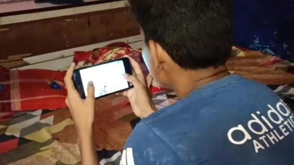 खाना-पीना छूड़ा, नींद में ‘फायर-फायर’ बड़बड़ाता, 14-15 घंटे PUBG खेलकर नाबालिग का बिगड़ा मानसिक संतुलन खाना-पीना छूड़ा, नींद में ‘फायर-फायर’ बड़बड़ाता, 14-15 घंटे PUBG खेलकर नाबालिग का बिगड़ा मानसिक संतुल...