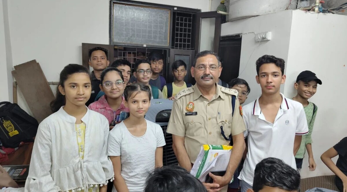 'कानून के बारे में अगर बच्चों को बताया जाए तो अपराधों में कमी आएगी' दिल्ली के एक एसीपी की अनोखी पहल 'kanoon ka kayada' campaign