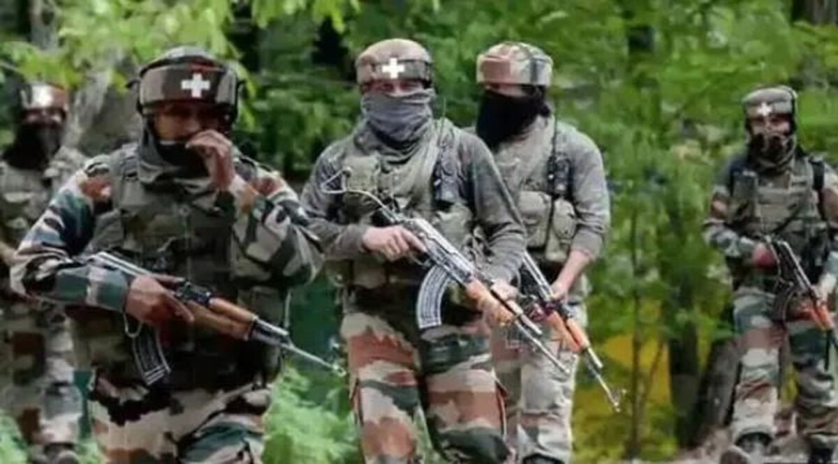 श्रीनगर में कमांडो ने दिखाया फिल्मी हीरो जैसा कमाल, टेरेरिस्ट को उछलकर मारी किक और दबोच लिया श्रीनगर में स्पेशल फोर्स के कमांडो का कमाल