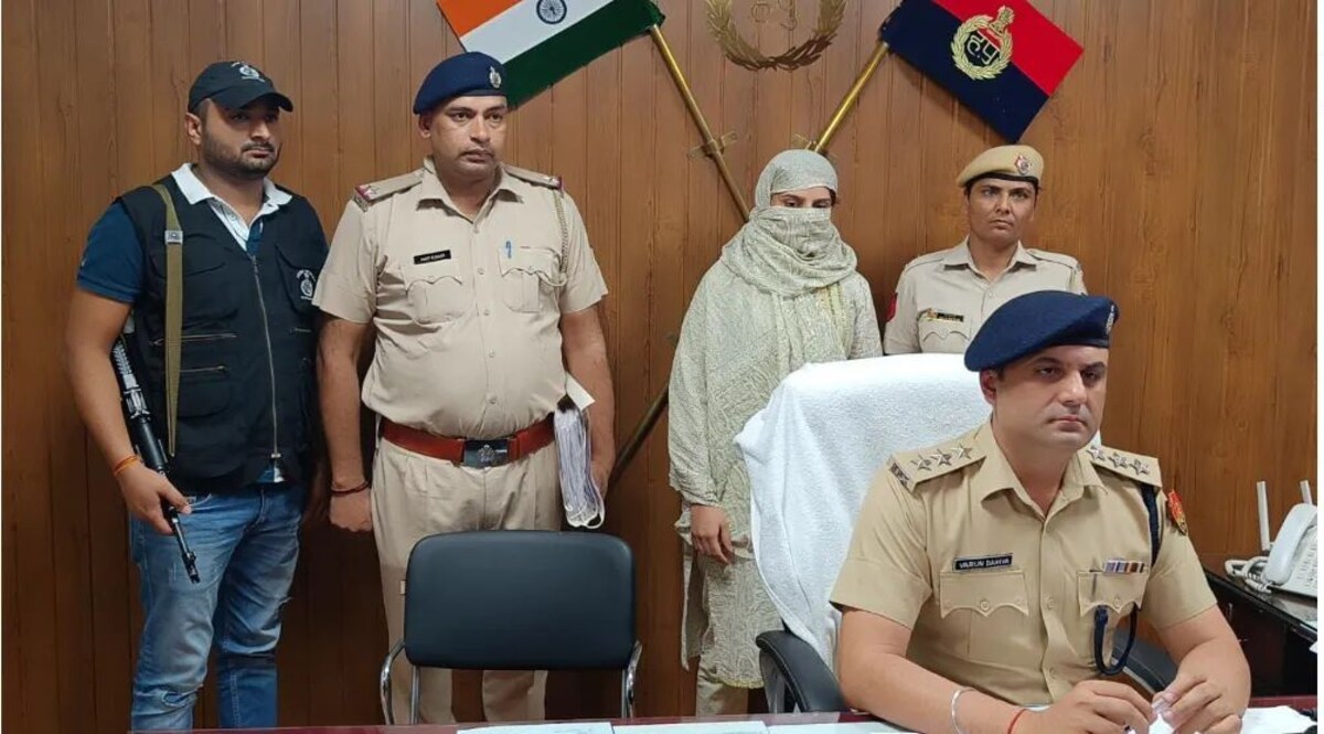 लाखों की वसूली में हरियाणा की लेडी डॉन गिरफ्तार, लेडी डॉन ट्विंकल डागर को क्राइम ब्रांच ने किया गिरफ्तार जांच में जुटी पुलिस