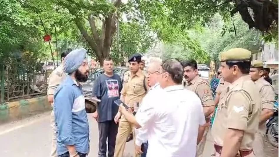 गाजियाबाद में टूटा लुटेरों का कहर, व्यापारी को बंधक बनाकर दिन दहाड़े लाखों की लूट गाजियाबाद में टूटा लुटेरों का कहर, व्यापारी को बंधक बनाकर दिन दहाड़े लाखों की लूट