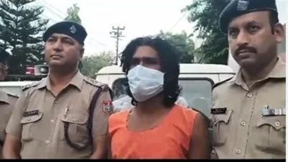 प्यार, करीबी संबंध और ब्लैकमेलिंग के बाद उस लड़की ने सांप से डसवाकर किया प्रेमी का मर्डर, सपेरा गिरफ्तार प्यार, करीबी संबंध और ब्लैकमेलिंग के बाद उस लड़की ने सांप से डसवाकर किया प्रेमी का मर्डर, सपेरा गिर...