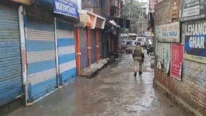 Jammu and Kashmir: आतंकियों ने गैर कश्मीरी मजदूरों को निशाना बनाया Jammu and Kashmir: आतंकियों ने गैर कश्मीरी मजदूरों को निशाना बनाया