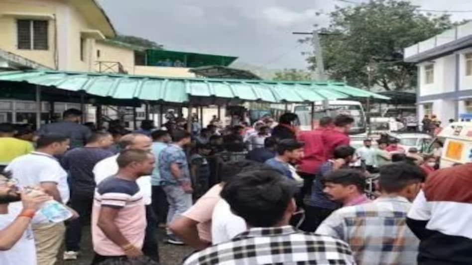 चमोली में करंट लगने से 15 लोगों की मौत, 20 से ज्यादा जख्मी, जांच शुरू चमोली में करंट लगने से 15 लोगों की मौत, 20 से ज्यादा जख्मी, जांच शुरू