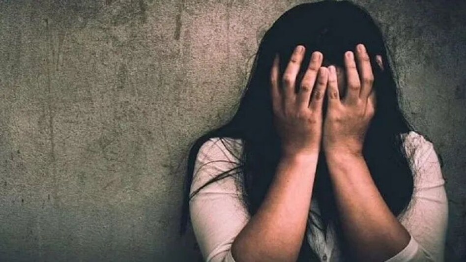 बलिया में घर में घुसकर 12 वीं के छात्र ने युवती के साथ बलात्कार किया, मामला दर्ज बलिया में घर में घुसकर 12 वीं के छात्र ने युवती के साथ बलात्कार किया, मामला दर्ज