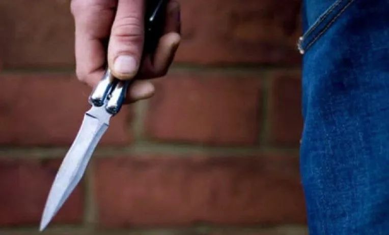 Delhi News : सर गंगाराम अस्पताल में मरीज ने न्यूरोसर्जन पर चाकू से हमला किया crime news