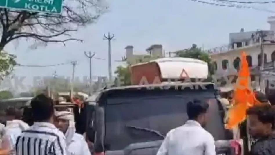 मेवात में दो गुटों में पत्थरबाजी, फायरिंग, भगवा यात्रा के दौरान भिड़ंत में कई घायल, तनाव का माहौल मेवात में दो गुटों में पत्थरबाजी, फायरिंग, भगवा यात्रा के दौरान भिड़ंत में कई घायल, तनाव का माहौल