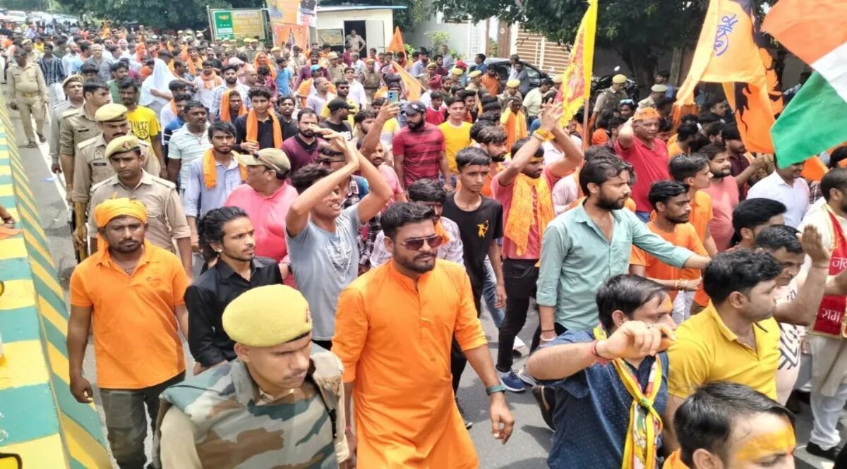 नूह-मेवात हिंसा के खिलाफ विश्व हिंदू परिषद की पदयात्रा, फूंका पुतला, कहा दंगाईयों पर लागू हो योगी मॉडल विश्व हिंदू परिषद की पदयात्रा