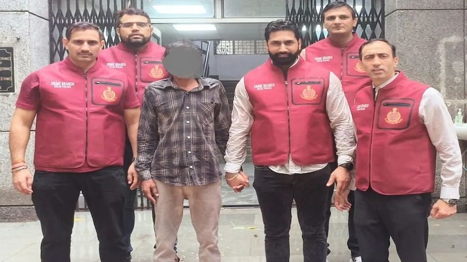 दिल्ली के रोहिणी में पकड़ा गया नीरज बवानिया गिरोह का शूटर, 6 साल से था फरार दिल्ली के रोहिणी में पकड़ा गया नीरज बवानिया गिरोह का शूटर, 6 साल से था फरार