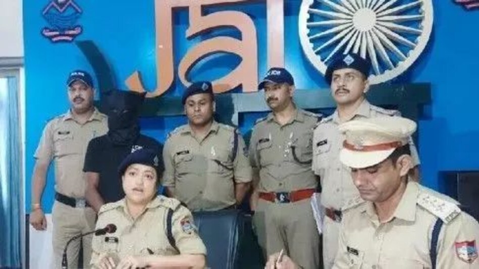 शराब पिला महिला के जिस्म को दांतों से नोचा, तड़पाकर की हत्या फिर लाश से रेप, खौफनाक है ये मर्डर की कहानी शराब पिला महिला के जिस्म को दांतों से नोचा, तड़पाकर की हत्या फिर लाश से रेप, खौफनाक है ये मर्डर की ...