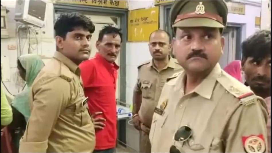 अरे पियो साहब! पेशी पर आए कैदी ने सिपाही को शराब पिलाकर किया टुन्न, फिर फरार हुआ कैदी अरे पियो साहब! पेशी पर आए कैदी ने सिपाही को शराब पिलाकर किया टुन्न, फिर फरार हुआ कैदी