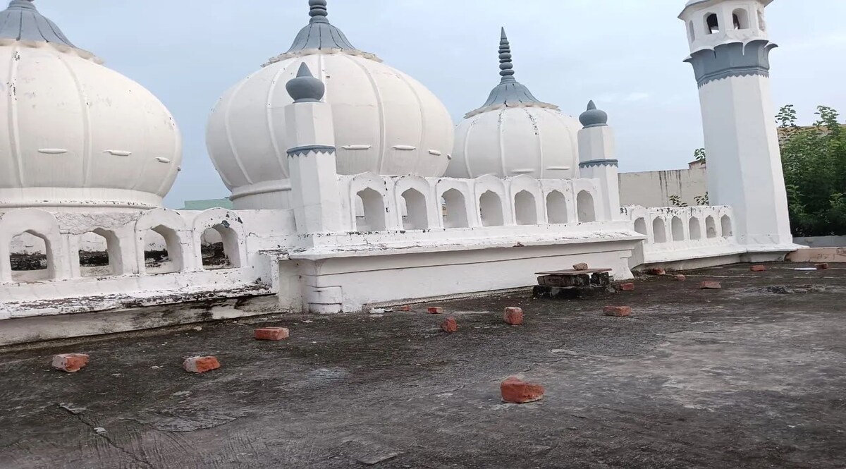 पलवल में असामाजिक तत्वों ने किया मस्जिद पर हमला, हिंदुओं ने की साजिश नाकाम पलवल में असामाजिक तत्वों ने किया मस्जिद पर हमला