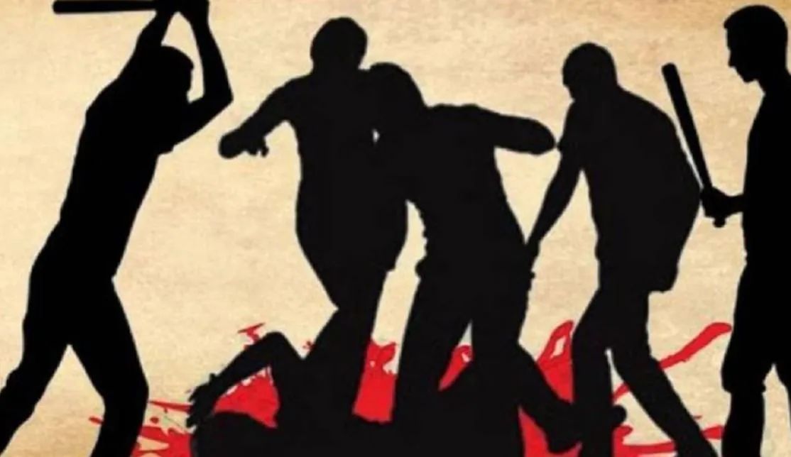 जैसलमेर में चार लोगों ने रसोइये की पीट-पीट कर हत्या की, खाना बनाने को लेकर हुआ विवाद जैसलमेर में चार लोगों ने रसोइये की पीट-पीट कर हत्या की, खाना बनाने को लेकर हुआ विवाद