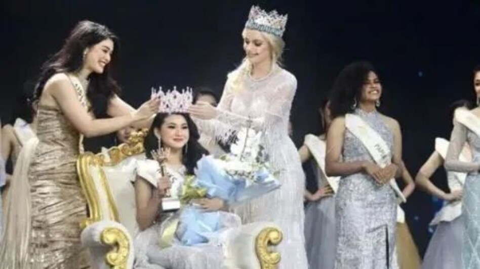 मिस यूनिवर्स इंडोनेशिया में सेक्स स्कैंडल, 6 सुंदरियों ने कहा ऑर्गनाइजर्स ने अलग कमरे में टॉपलेस कराया मिस यूनिवर्स इंडोनेशिया में सेक्स स्कैंडल, 6 सुंदरियों ने कहा ऑर्गनाइजर्स ने अलग कमरे में टॉपलेस कर...