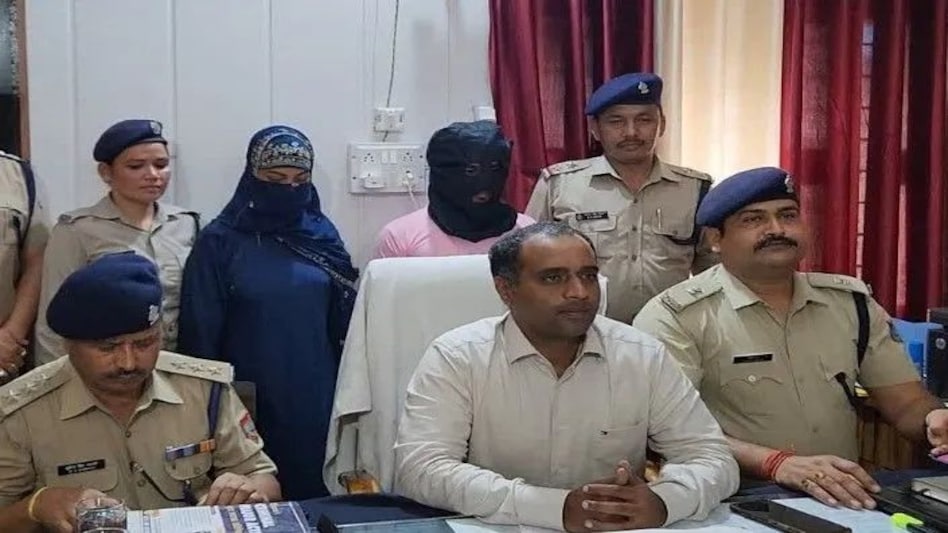 विदेश से लौटा पति तो बीवी ने प्रेमी संग रच डाली खौफनाक साजिश, हत्या कर कह दिया दवाई के रिएक्शन से हुई मौत, ऐसे खुला राज विदेश से लौटा पति तो बीवी ने प्रेमी संग रच डाली खौफनाक साजिश, हत्या कर कह दिया दवाई के रिएक्शन से ह...