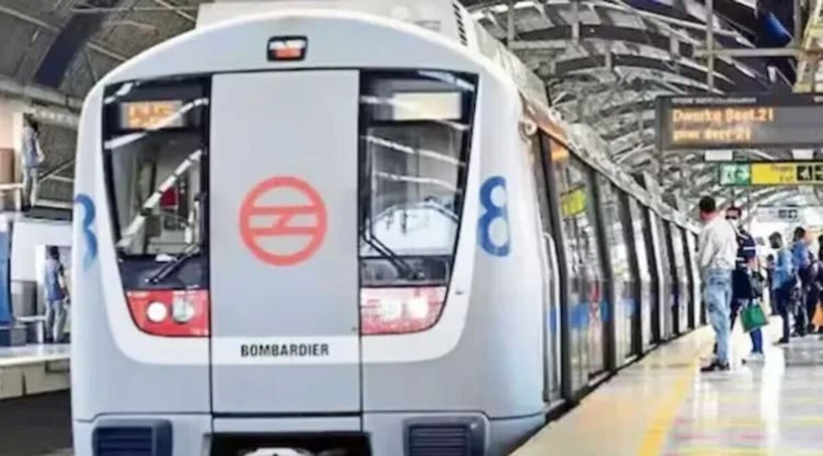 लड़की के सामने मेट्रो स्टेशन पर कर रहा था अश्लील हरकत, फिर पुलिस ने उसे ऐसे दबोचा सांकेतिक तस्वीर