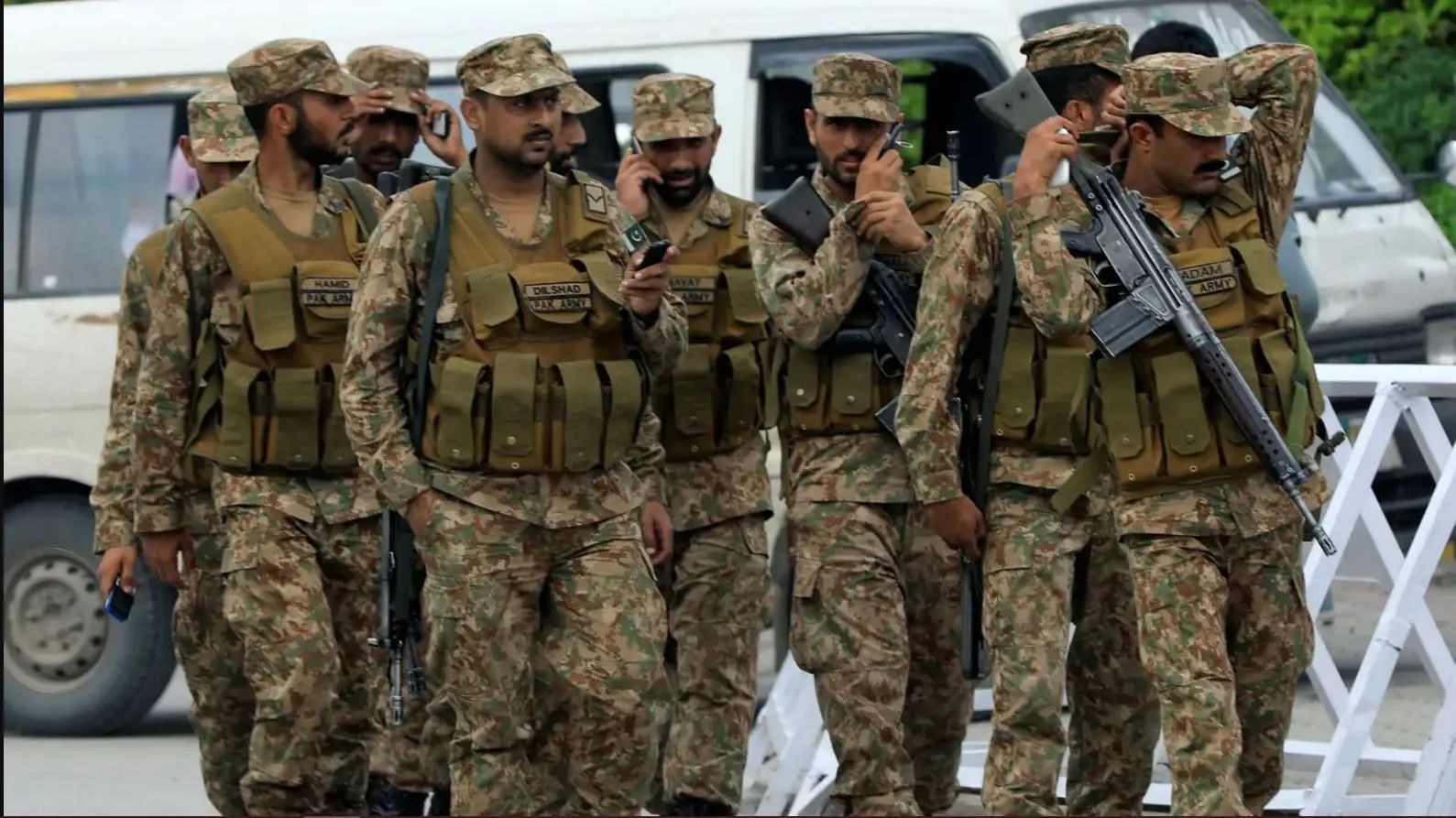 Pakistan: ग्वादर में BLA ने किया चीनी इंजीनियरों के काफिले पर अटैक, 4 चीनी नागरिक और 9 पाक सैनिकों ...