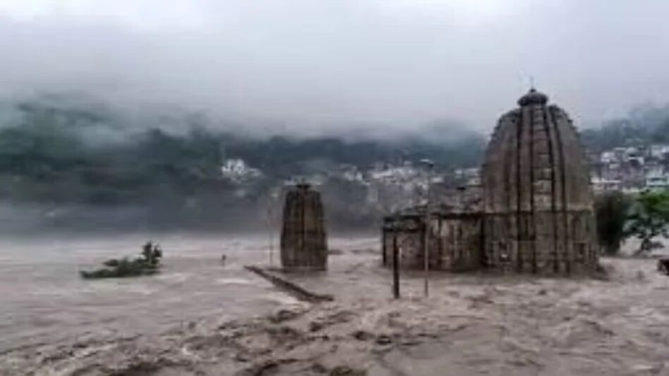 हिमाचल में कुदरत का बरसा कहर. पहाड़ तोड़ बरसात से शिमला में शिव मंदिर धंसा, सोलन में फटे बादल बरसी मौत हिमाचल में कुदरत का बरसा कहर. पहाड़ तोड़ बरसात से शिमला में शिव मंदिर धंसा, सोलन में फटे बादल बरसी ...