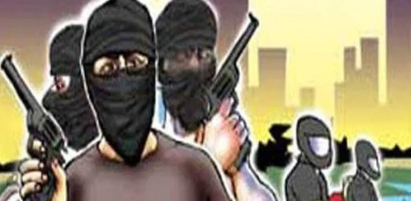 बदायूं में डॉक्टर दंपति को बंधक बना कर लाखों की लूट, मरीज बनकर आए थे लुटेेरे बदायूं में डॉक्टर दंपति को बंधक बना कर लाखों की लूट, मरीज बनकर आए थे लुटेेरे