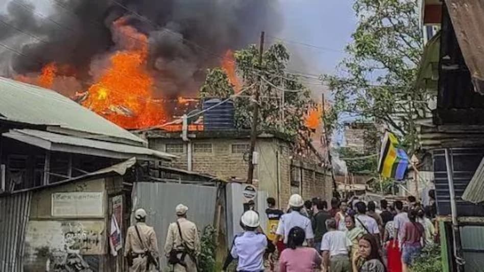 मणिपुर: ताजा गोलीबारी की घटना में घायल दो लोगों ने दम तोड़ा मणिपुर: ताजा गोलीबारी की घटना में घायल दो लोगों ने दम तोड़ा