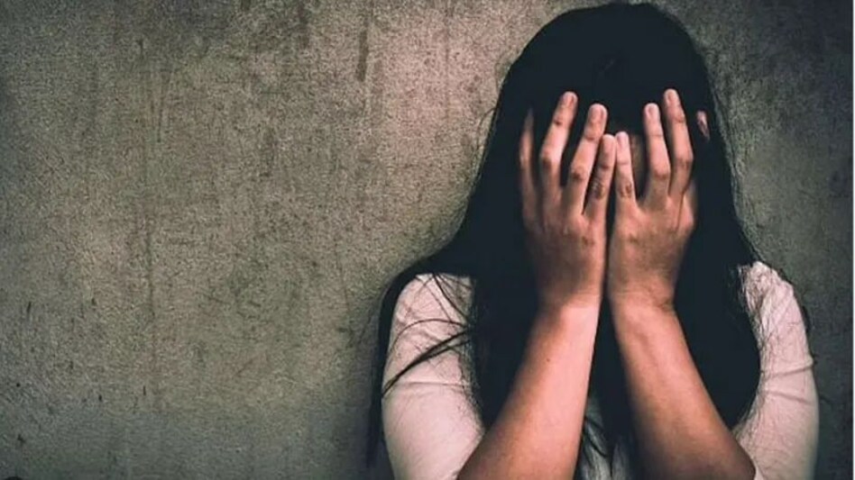 गुरुग्राम के कोचिंग सेंटर में छात्रा को बंधक बनाकर रेप, कर्मचारी गिरफ्तार गुरुग्राम के कोचिंग सेंटर में छात्रा को बंधक बनाकर रेप, कर्मचारी गिरफ्तार