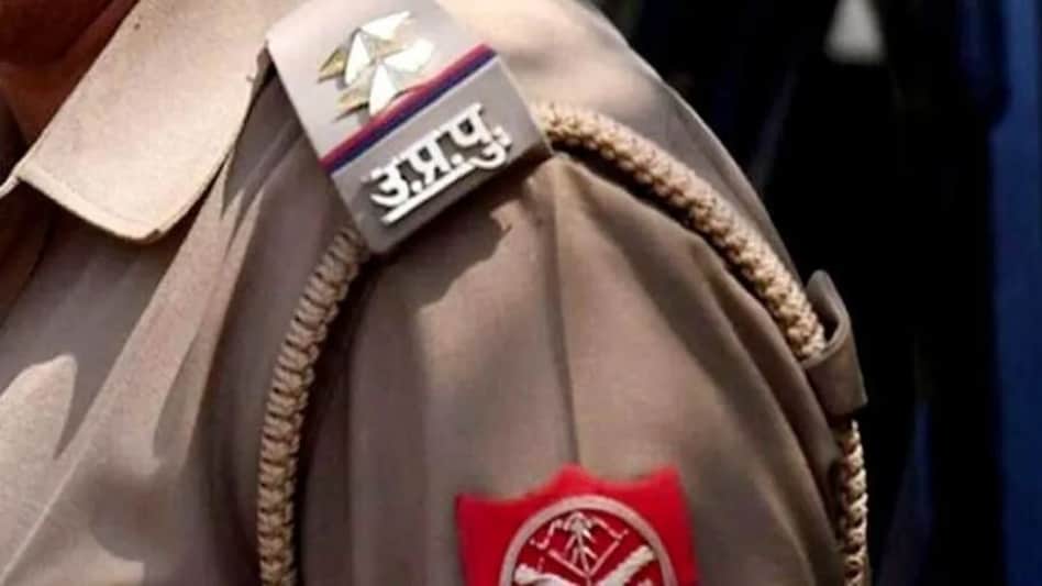 नोएडा पुलिस में बड़ा फेरबदल, कमिश्नर ने 32 उपनिरीक्षकों सहित 54 पुलिसकर्मियों का किया तबादला नोएडा पुलिस में बड़ा फेरबदल, कमिश्नर ने 32 उपनिरीक्षकों सहित 54 पुलिसकर्मियों का किया तबादला