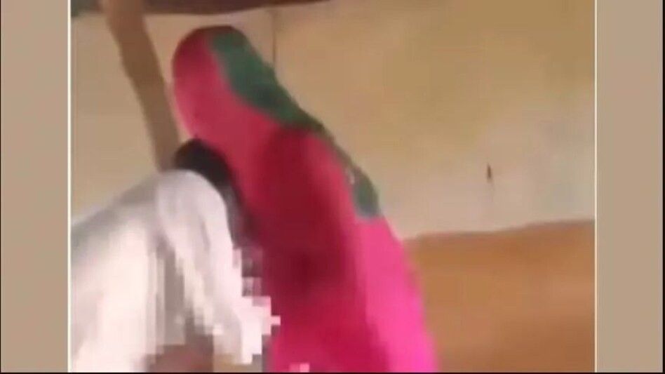 राजस्थान में मणिपुर जैसी वारदात, महिला को नंगा कर घुमाया और वायरल कर दी वीडियो राजस्थान में मणिपुर जैसी वारदात, महिला को नंगा कर घुमाया और वायरल कर दी वीडियो