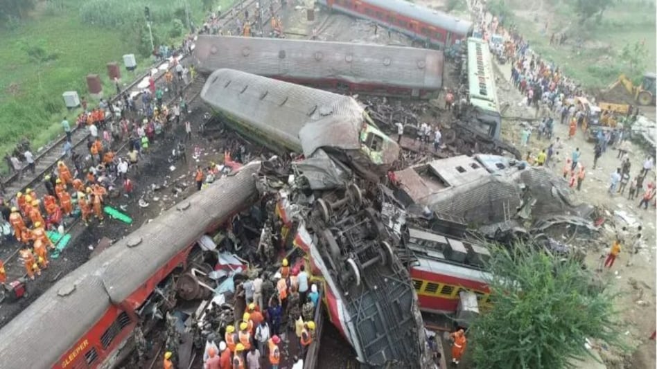 बालासोर ट्रेन हादसे में सीबाआई ने दाखिल की चार्जशीट, तीन रेलवे अफसरों पर गैर-इरादतन हत्या, सबूत नष्ट करने के आरोप बालासोर ट्रेन हादसे में सीबाआई ने दाखिल की चार्जशीट, तीन रेलवे अफसरों पर गैर-इरादतन हत्या, सबूत नष्...