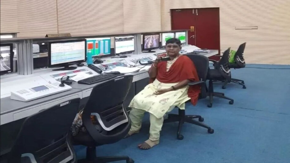 Chandrayaan-3 मिशन में काउंटडाउन को आवाज देने वाली वैज्ञानिक वलारमथी की हुई इस वजह से मौत Chandrayaan-3 मिशन में काउंटडाउन को आवाज देने वाली वैज्ञानिक वलारमथी की हुई इस वजह से मौत