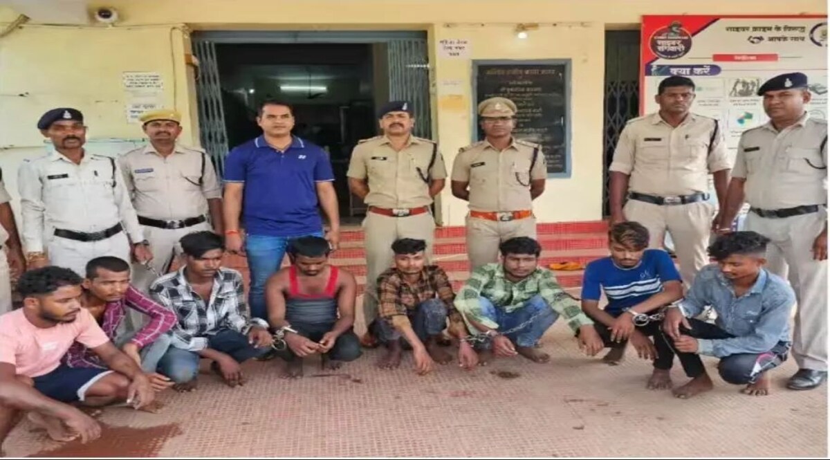 रायपुर गैंगरेप में 10 आरोपियों में पुलिसवाले का बेटा भी, ASI पिता ने गिरफ्तार कर लॉकअप में डाला पिता ने खुद गिरफ्तार कर लॉकअप में डाला