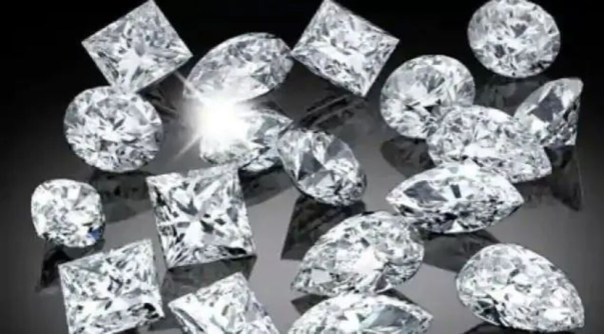 तीन मिनट में 5.5 करोड़ रुपये के हीरे लूटे, पर 3 घंटे के बाद जो हुआ वो मजेदार है पांच करोड़ के हीरों की सनसनीखेज लूट, फिल्मी स्टाइल में धरपकड़