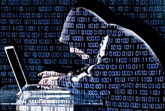 ऑनलाइन ठगी का ऑर्डर लेकर खातों में सेंध लगाने वाले साइबर ठग धरे गए, फ्लाइट से जाते थे शिकार पर सांकेतिक तस्वीर