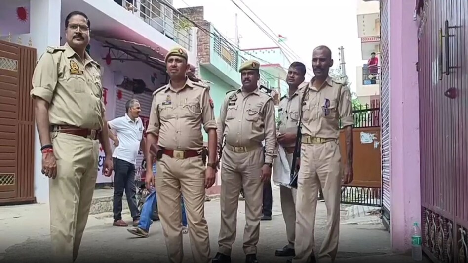 नक्सली फंडिंग मामले में NIA की छापेमारी, प्रयागराज-वाराणसी समेत इन जिलों में एक्शन नक्सली फंडिंग मामले में NIA की छापेमारी, प्रयागराज-वाराणसी समेत इन जिलों में एक्शन