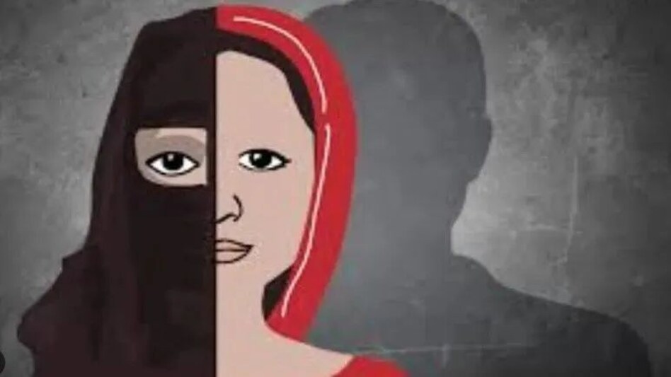 लखनऊ में हिंदू परिवार का जबरिया इस्लाम में धर्म परिवर्तन, बेटी ने अपने मां-बाप के खिलाफ दी पुलिस शिकायत लखनऊ में हिंदू परिवार का जबरिया इस्लाम में धर्म परिवर्तन, बेटी ने अपने मां-बाप के खिलाफ दी पुलिस शि...