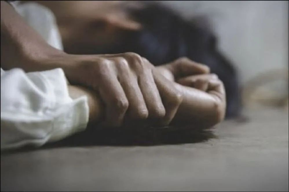 उधारी लौटाने गई दलित महिला को 'बीफ' खिलाकर किया गैंगरेप, मंगेतर को भेजा Video Crime News