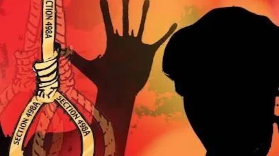 पति ने पत्नी को कुएं में धकेला, ससुराल वालों को वीडियो भेजकर की दहेज की मांग पति ने पत्नी को कुएं में धकेला, ससुराल वालों को वीडियो भेजकर की दहेज की मांग