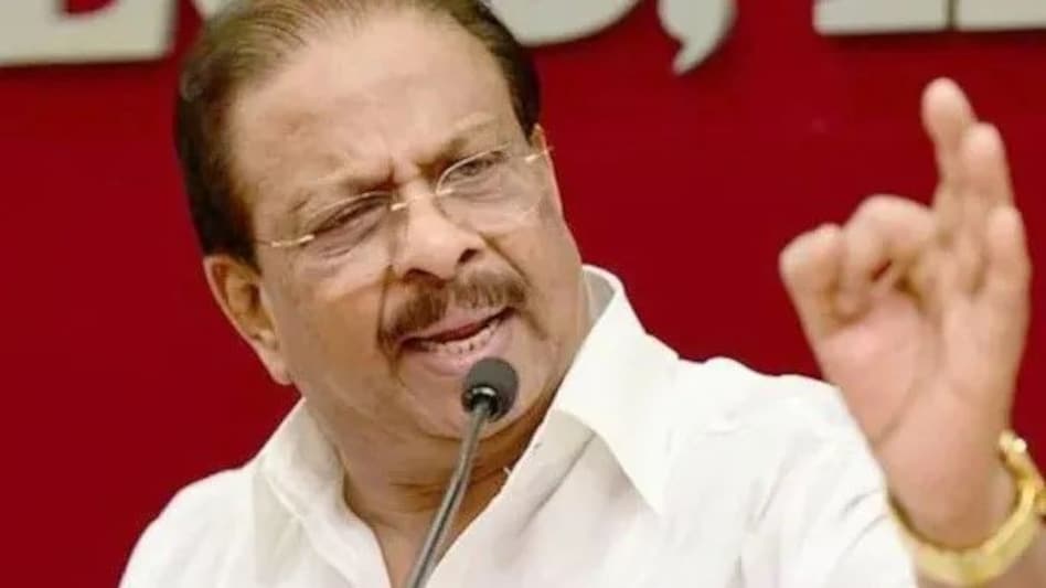 Kerala : केरल कांग्रेस प्रमुख के. सुधाकरन धोखाधड़ी केस में ED के सामने पेश हुए Kerala : केरल कांग्रेस प्रमुख के. सुधाकरन धोखाधड़ी केस में ED के सामने पेश हुए