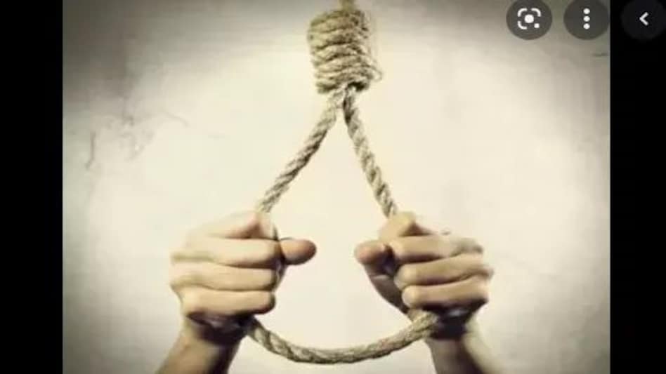 बांदा में बीजेपी नेता के बेटे ने किया सुसाइड, मोबाइल चलाने पर पड़ी थी डांट बांदा में बीजेपी नेता के बेटे ने किया सुसाइड, मोबाइल चलाने पर पड़ी थी डांट