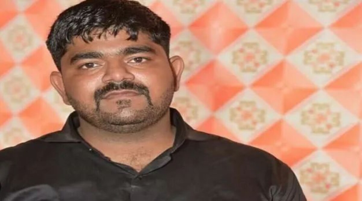 गौरक्षक मोनू मानेसर पकड़ा गया, राजस्थान पुलिस के हवाले करने से पहले कहीं फिसल न जाए? पकड़ा गया गौ रक्षक मोनू मानेसर