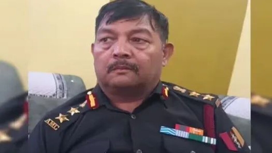 सेना में जिस कर्नल का ड्राइवर था, रिटायर होते ही उनके नाम का बना फर्जी कर्नल और करने लगा ठगी सेना में जिस कर्नल का ड्राइवर था, रिटायर होते ही उनके नाम का बना फर्जी कर्नल और करने लगा ठगी