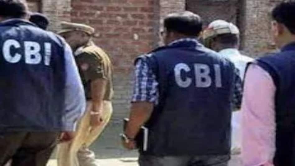 सीबीआई ने गिरफ्तार रेलवे अधिकारी के परिसर से 2.61 करोड़ रुपये जब्त किए सीबीआई ने गिरफ्तार रेलवे अधिकारी के परिसर से 2.61 करोड़ रुपये जब्त किए