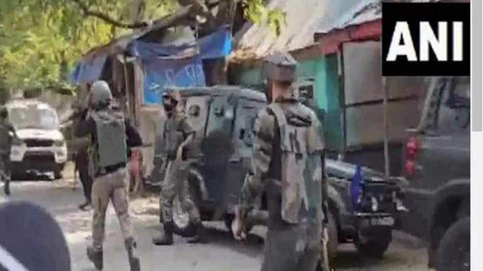 कश्मीर में आतंकवादियों के साथ मुठभेड़ में सेना के कर्नल, पुलिसकर्मी गंभीर रूप से घायल कश्मीर में आतंकवादियों के साथ मुठभेड़ में सेना के कर्नल, पुलिसकर्मी गंभीर रूप से घायल