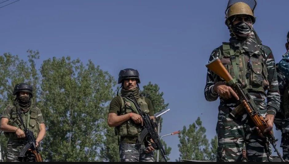 जम्मू कश्मीर में आतंकवादियों के साथ मुठभेड़ में सेना के कर्नल, मेजर और DSP शहीद जम्मू कश्मीर में आतंकवादियों के साथ मुठभेड़ में सेना के कर्नल, मेजर और DSP शहीद