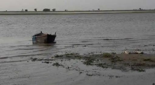 Bihar Boat Accident: बिहार में नदी में बोट पलटी, 30 बच्चे नदी में गिरे, 18 अभी भी मीसिंग Bihar Boat Accident: बिहार में नदी में बोट पलटी, 30 बच्चे नदी में गिरे, 18 अभी भी मीसिंग