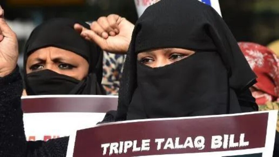 गौतमबुद्ध नगर : महिला ने पति पर लगाया ‘तीन तलाक’ देने का आरोप, प्राथमिकी दर्ज गौतमबुद्ध नगर : महिला ने पति पर लगाया ‘तीन तलाक’ देने का आरोप, प्राथमिकी दर्ज